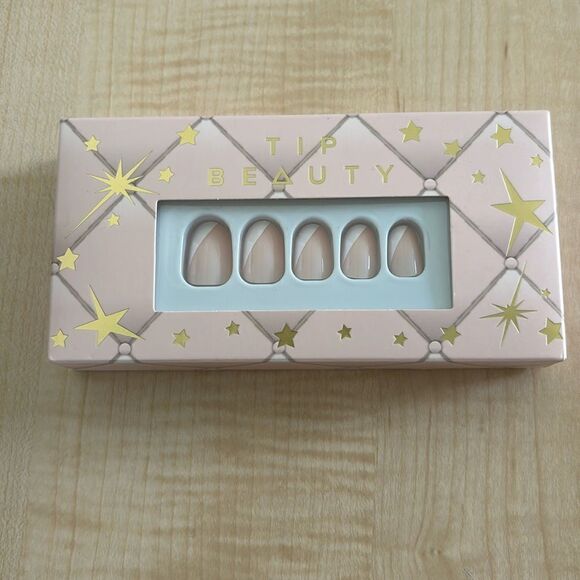 Tip Beauty Nails​ - Picture 1 of 2